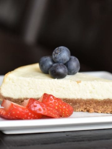 The easiest Petite Cheesecake, Skinny Cheesecake, pressure cooker cheesecake, by Spice Cravings. Instant Pot Skinny Cheesecake: my take on a classic New York Cheesecake. Made with a crust of graham crackers, with smooth custard-like cream cheese filling. #food #foodie #foodblogger #delicious #recipe #instantpot #recipes #easyrecipe #cuisine #30minutemeal #instagood #foodphotography #tasty