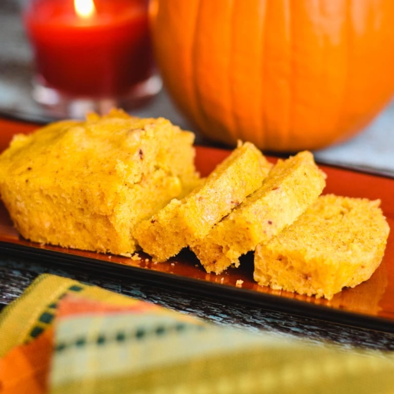 Pumpkin Spice Cornbread in instant pot by Spice Cravings. Earthy & sweet cornbread mix meets creamy & moist homemade pumpkin puree- the result is a soft, moist, delicious Pumpkin Spice Cornbread. Instant pot recipe. #food #foodie #foodblogger #delicious #recipe #instantpot #recipes #easyrecipe #cuisine #30minutemeal #instagood #foodphotography #tasty