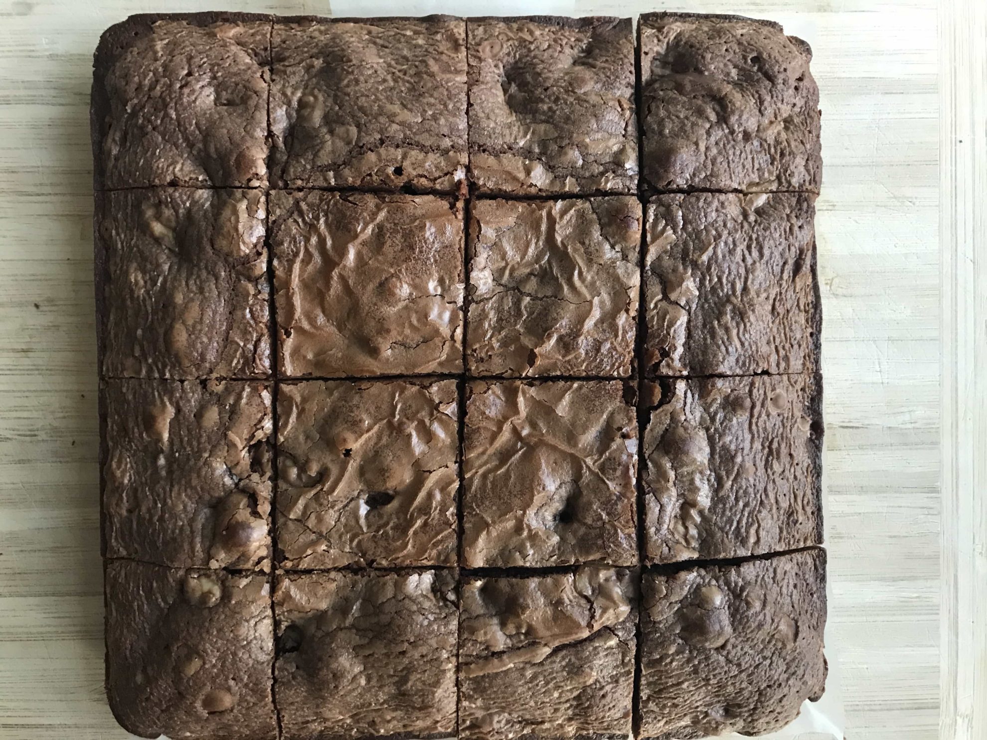 Bakes brownies cut into 16 squares