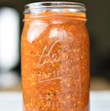 Instant pot pasta sauce, by Spice Cravings. The Everything But The Kitchen Sink Pasta Sauce is exactly what it sounds like, it's got a ton of veggies, aromatics, meat, cheese & tomatoes! I've always got a jar of this chunky, delicious, & super healthy sauce in my freezer. Make this sauce to clean up the fridge, when leftovers of veggies & cheese start piling up. #cooking #food #recipe #recipes #foodphotography #foodblogger #yummy #delicious #foodie
