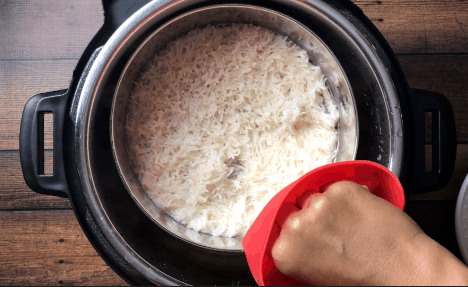 Instant Pot Coconut Rice, Coconut rice is a simple and flavorful vegan and gluten-free side that compliments many asian entrées. I cook the rice in unsweetened coconut milk. To make Instant Pot Coconut Rice, I add all the ingredients to the pot and pressure cook for 6 minutes at high pressure. #food #foodie #foodblogger #delicious #recipe #instantpot #recipes #easyrecipe #cuisine #30minutemeal #instagood #foodphotography #tasty