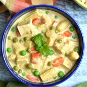Thai green curry with tofu, carrots and peas in a bowl