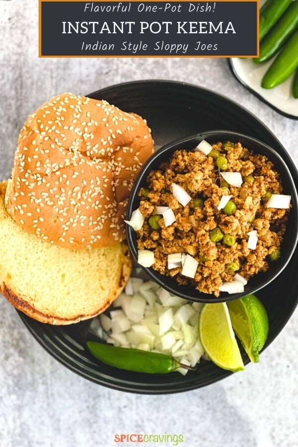 Ground meat curry with peas served with sesame buns