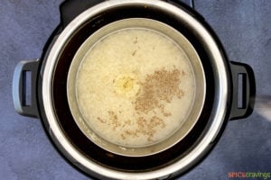 making pot in pot cumin rice