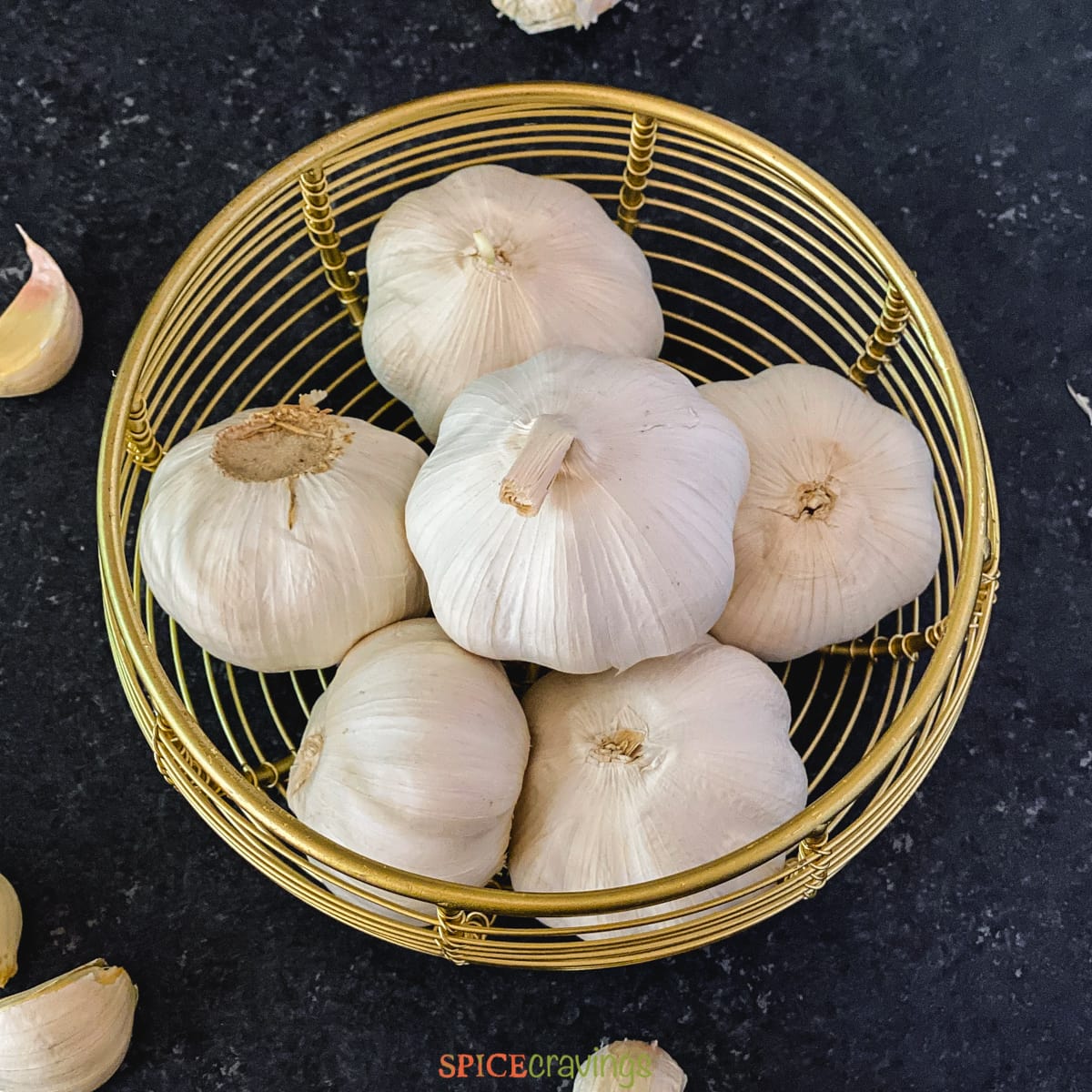 https://spicecravings.com/wp-content/uploads/2021/05/How-to-Store-Garlic-Featured-1.jpg