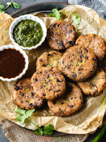 plate of aloo tikki and chutney from above