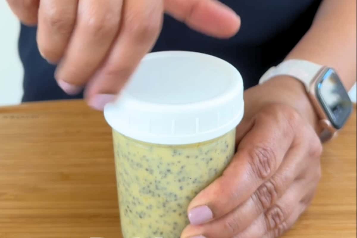 Closing the lid of a chia pudding with mango